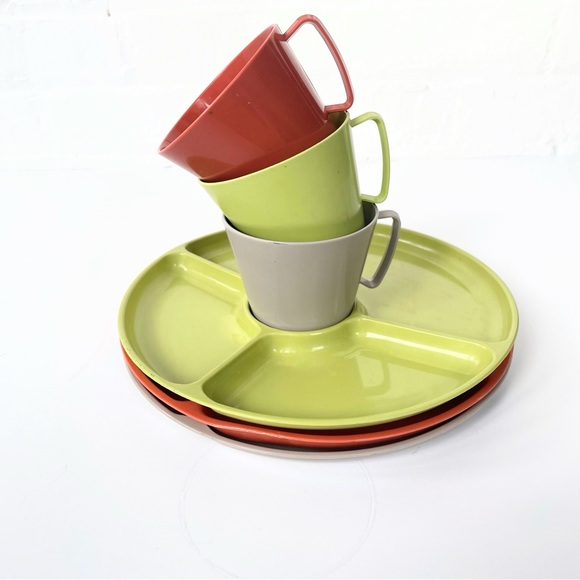 Vintage Tri-Color Sterilite USA Plates and Cups | Fun Plastic Dishes - Picture 1 of 6